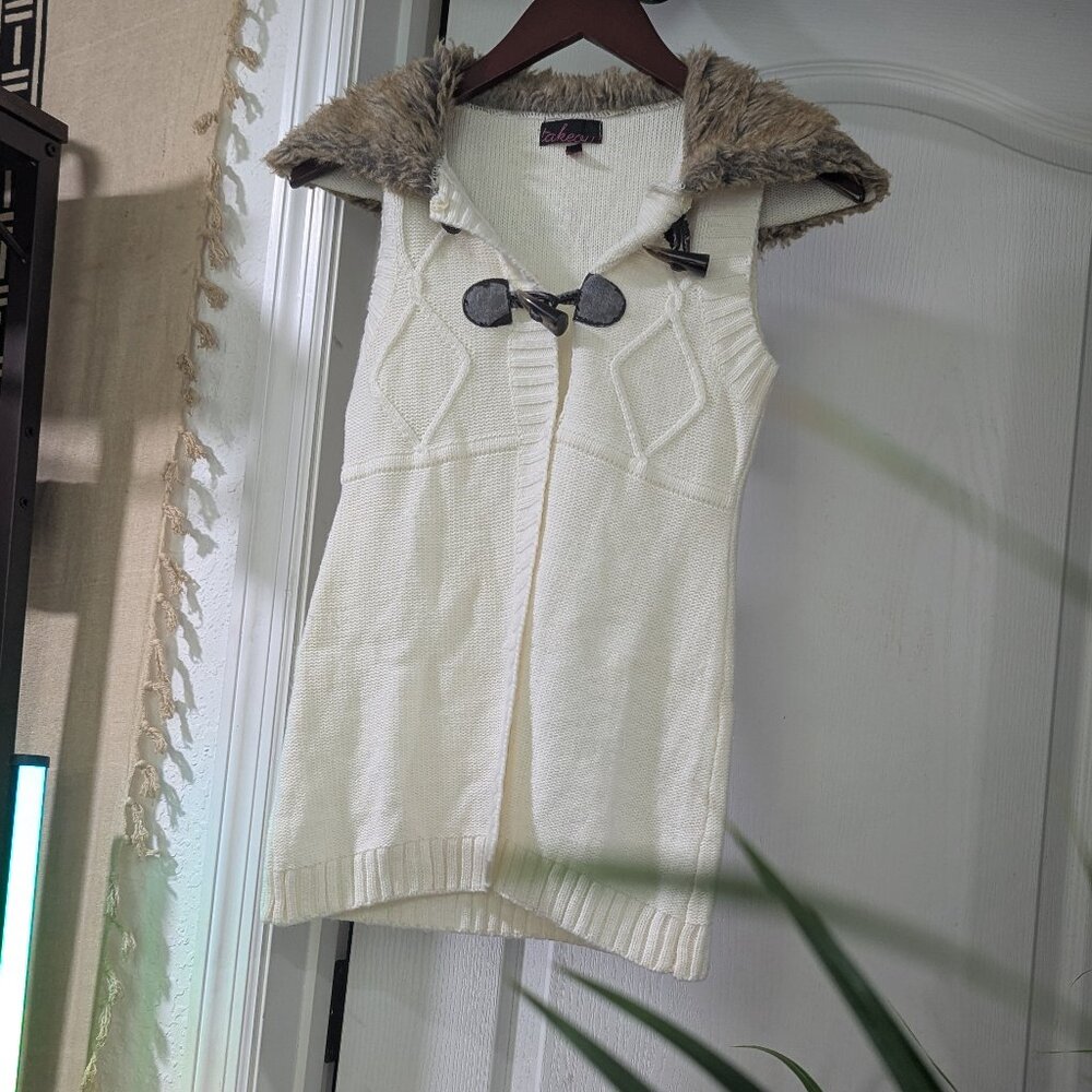 White Vest with Fur
